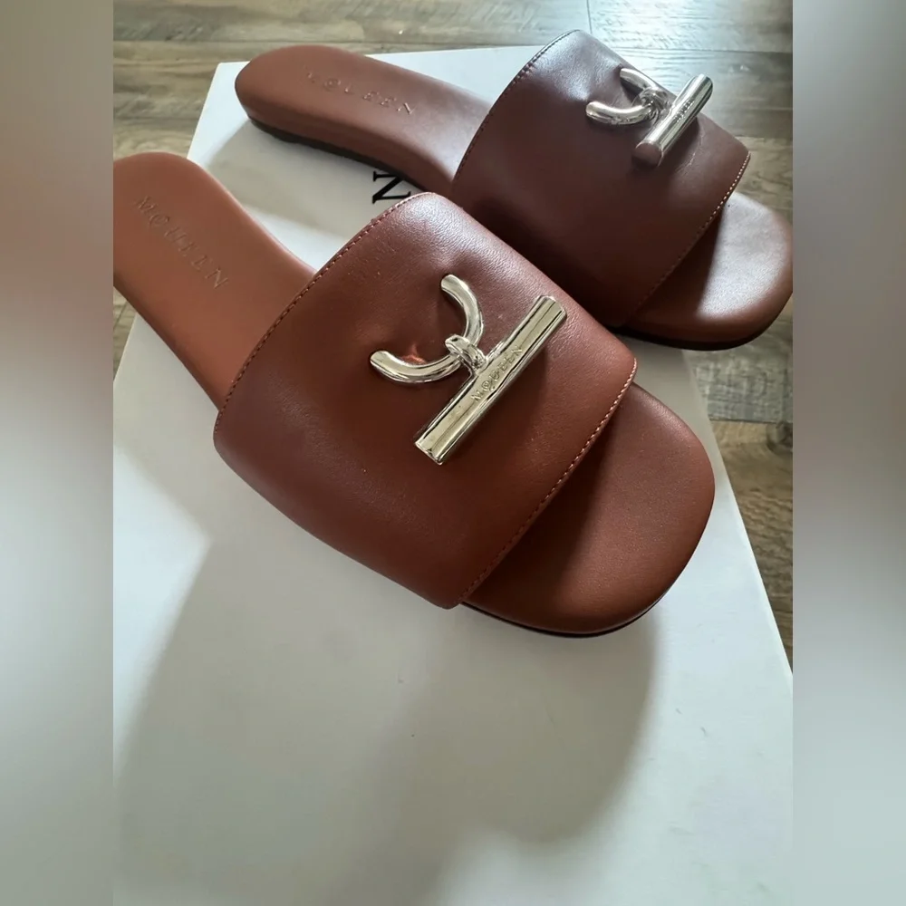 Alexander McQueen T-Bar slip-on slides. Size 36.5
Cognac. New in box  AUTHENTIC - Picture 9 of 10